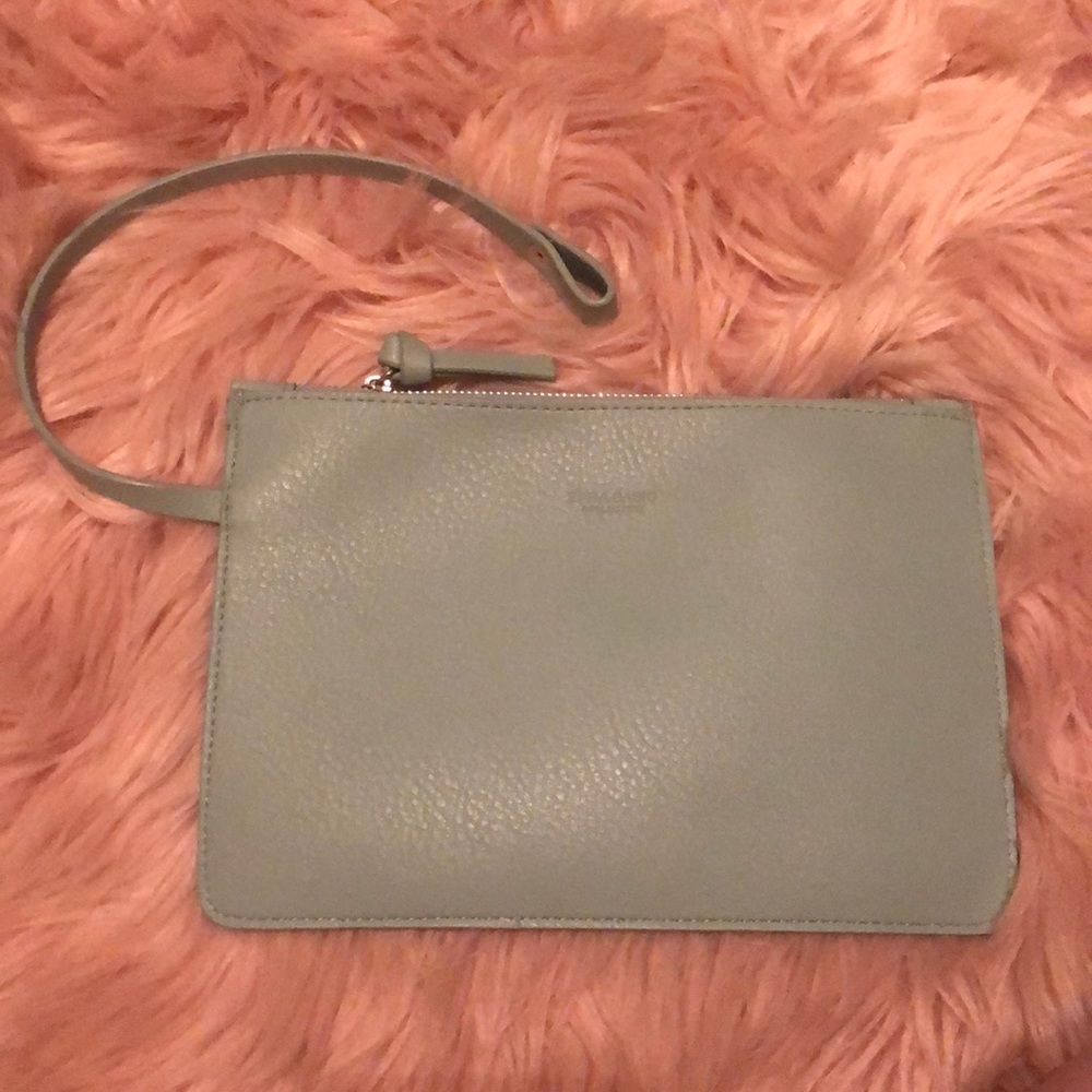 🛍Zara Basic Collection Wristlet